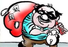 बाइक एजेंसी और खाद-बीज की दुकान में चोरी, छत काटकर अंदर घुसे चोर