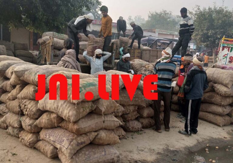 आलू मंडी में 50 रुपये की गिरावट, बंपर आवक से सुबह लगा जाम