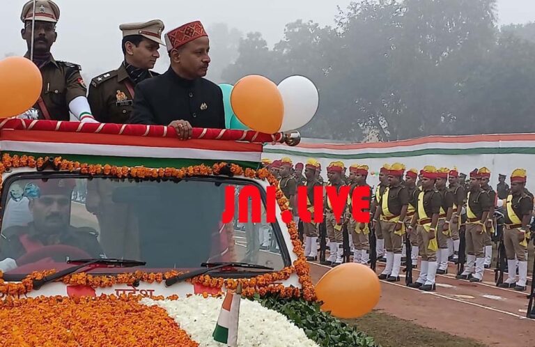 धूमधाम से मनाया गया गणतंत्र दिवस, शान से लहराया तिरंगा