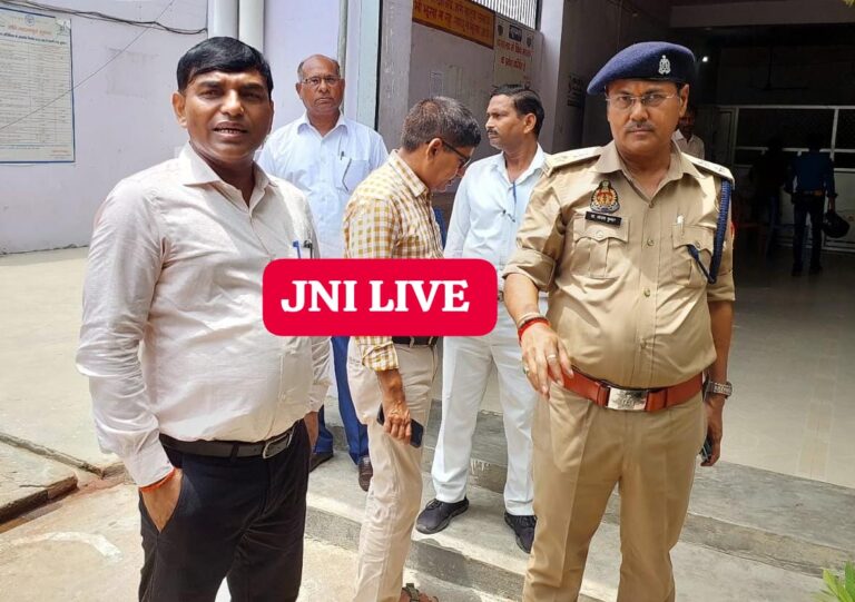 दलालों की तलाश में एडीएम व एएसपी का एआरटीओ कार्यालय में छापा, मची भगदड़