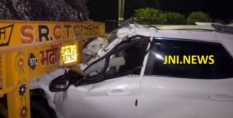 आगरा-लखनऊ एक्सप्रेसवे पर ट्रक में घुसी कार,फर्रुखाबाद के तीन युवको की मौत