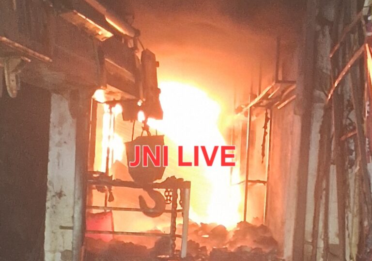 भाजपा नेता की दुकान में लगी भीषण आग, लाखों का माल राख