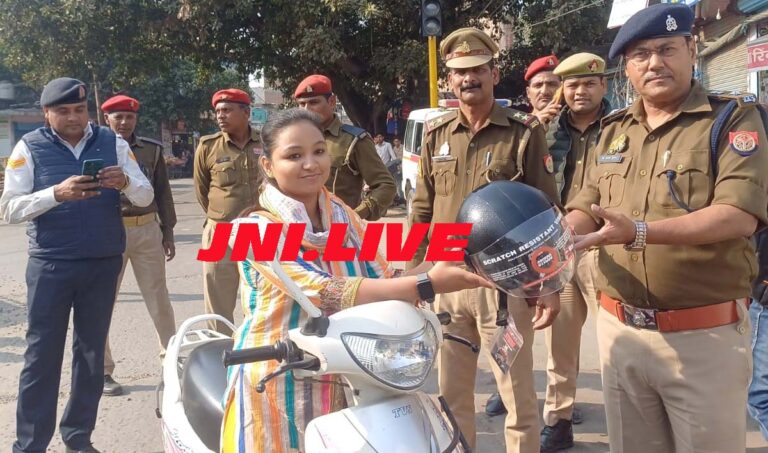 यातायात माह समापन: ट्राफिक पुलिस नें नि:शुल्क हेलमेट का किया वितरण