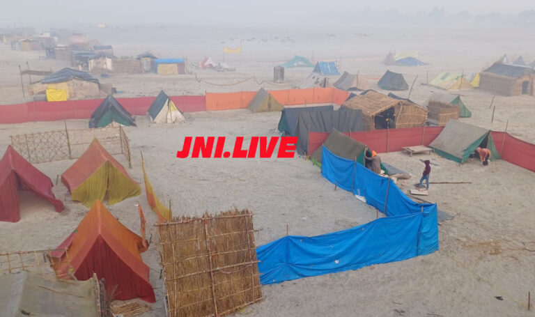 गंगा किनारे पांचाल घाट पर बसने लगा तंबूओं का नगर