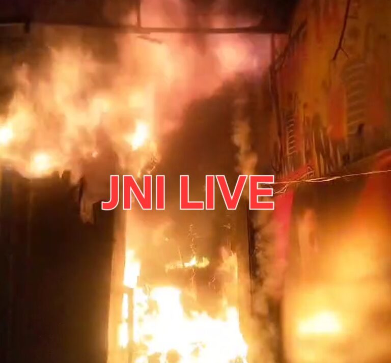 रात भर धधकी भाजपा नेता की दुकान, बुझानें में दमकल के छूटे पसीने