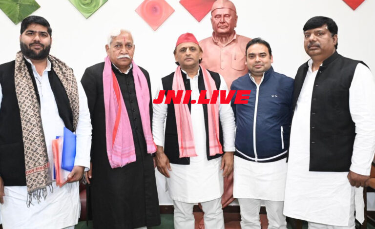सपा सुप्रीमों अखिलेश यादव को सौंपी पीडीए जन पंचायत की रिपोर्ट