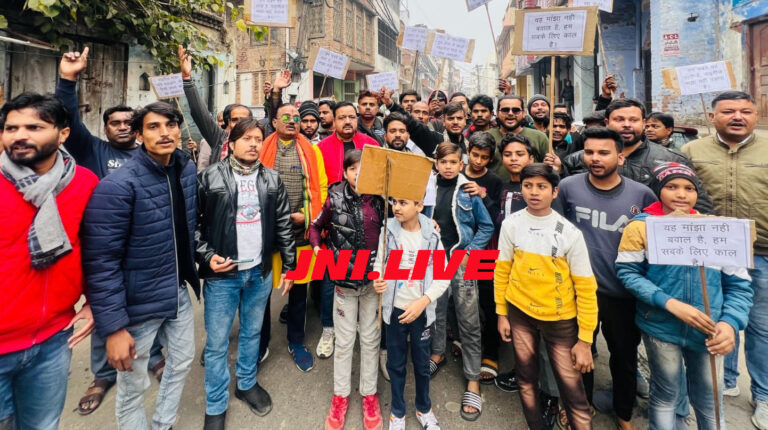 ड्रेगन की जानलेवा डोर के खिलाफ सड़कों पर प्रदर्शन