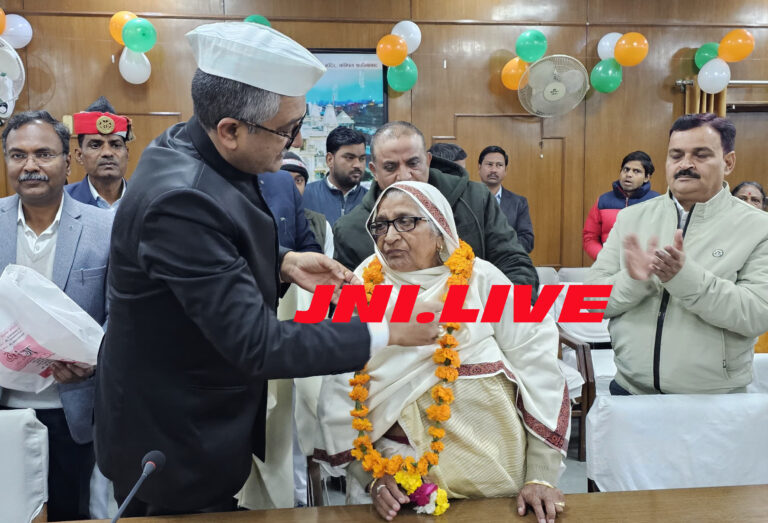धूमधाम से मनाया गया 76वां गणतंत्रता दिवस, शान से फहराया तिरंगा