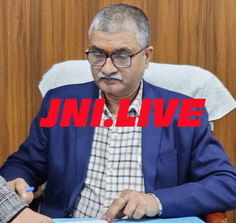 सरकारी कर्मियों को कार्यालय आनें पर ट्राफिक नियमों का करना होगा पालन: डीएम