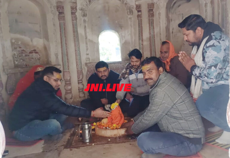 नर्मदेश्वर महादेव का विहिप उपाध्यक्ष नें किया पूजन