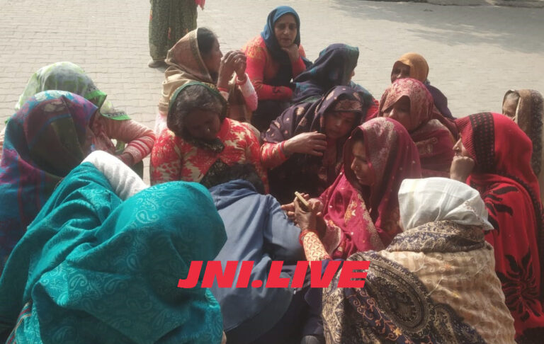 प्रधान पुत्र की बाइक पोल से टकरानें से मौत