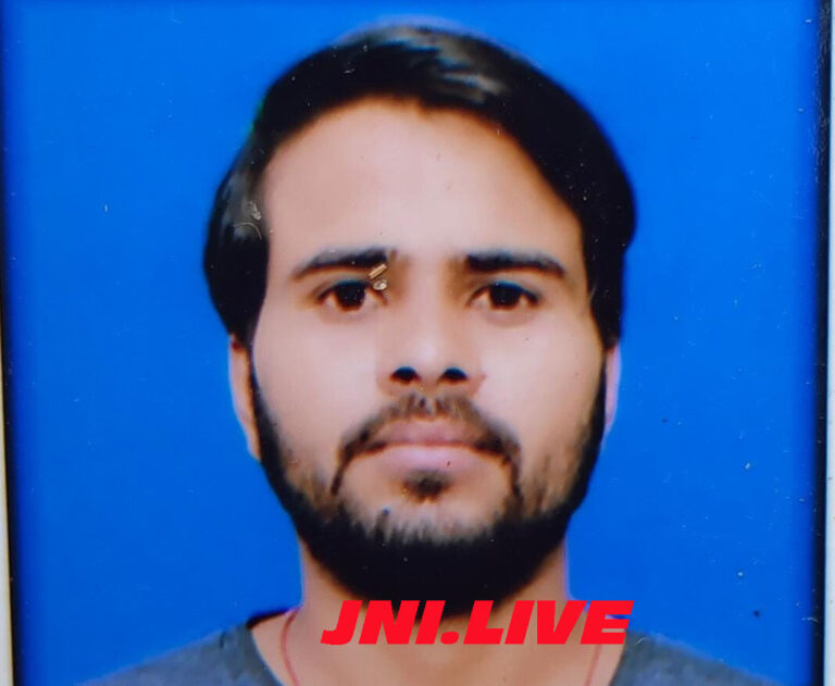 घर से लापता युवक का शव तालाब में मिला