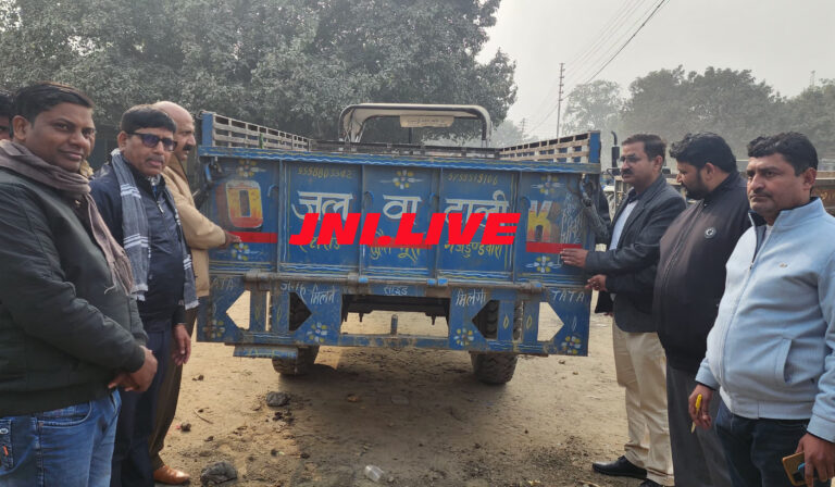 ट्रैक्टर-ट्रालियों मेें रेट्रो रिफ्लेक्टिव टेप लगाकर किया जागरूक