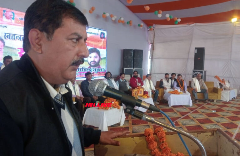 थाली में परोस कर नही मिली आजादी