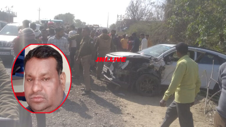 हाई-वे पर टैंपो व दो कारों की भिडंत में एक की मौत, एक दर्जन से अधिक घायल