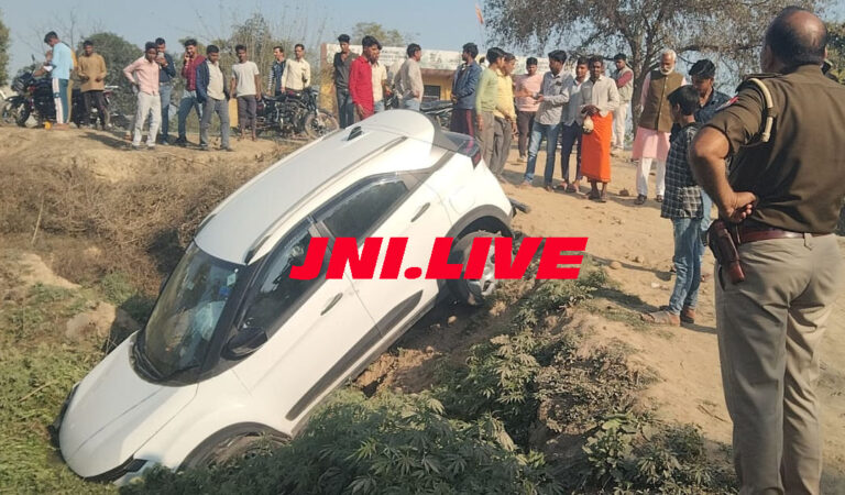 रिटायर्ड सचिव को टक्कर मार अनियंत्रित कार खड्ड में घुसी