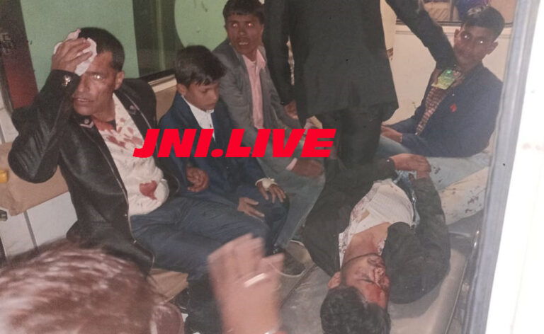 ट्रैक्टर व ओमनी में भिडंत,आठ लहुलुहान