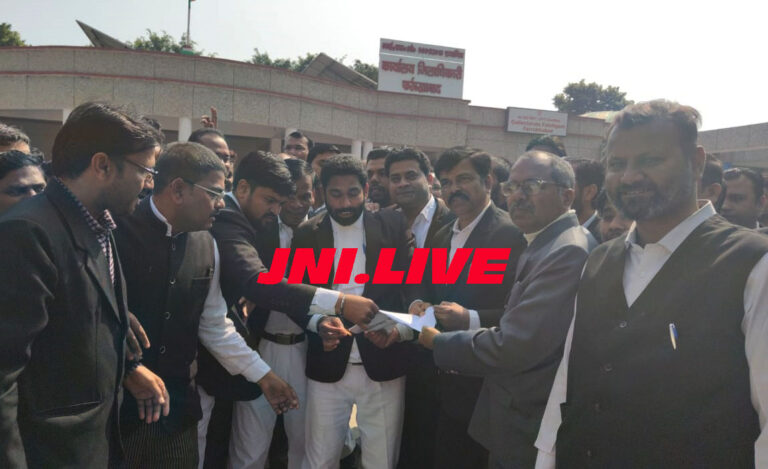 अधिवक्ता संशोधन बिल के खिलाफ सड़क पर उतरे वकील, प्रदर्शन