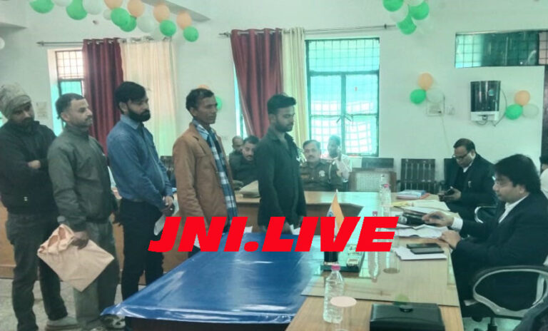 सम्पूर्ण समाधान दिवस में 70 शिकायतों में मात्र चार का मौके पर निस्तारण