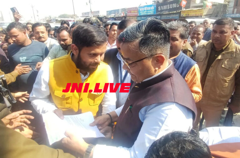 सेंट्रल जेल चौराहे पर पूर्व प्रधानमंत्री की प्रतिमा लगानें की मांग