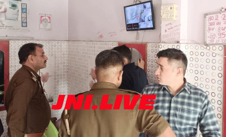 सराफा मुनीम से गोली मारकर लूट में आधा दर्जन को उठाया, सीसीटीवी में कैद हुई संदिग्ध कार