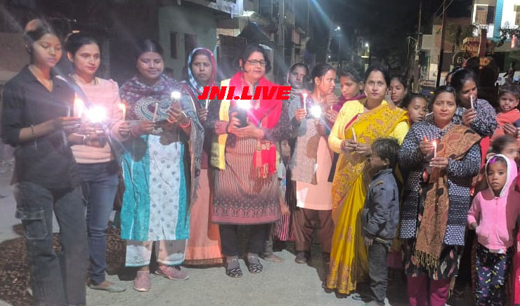 अयोध्या में युवती की हत्या में गरमाई सियासत,सपा नें निकाला कैंडिल मार्च