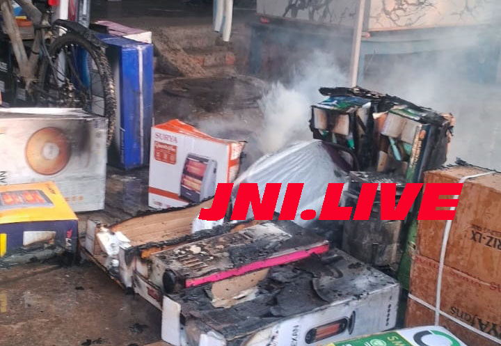 इलेक्ट्रिक दुकान में लगी आग, हजारों का माल जला