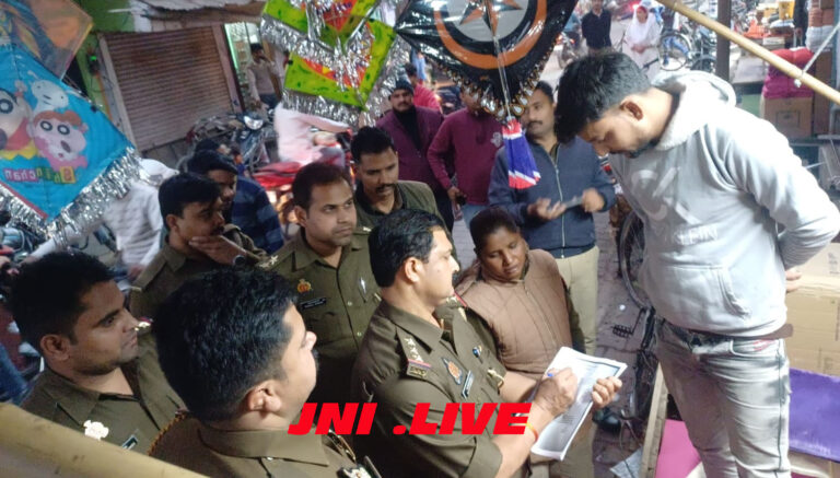 ड्रेगन की डोर-नो मोर:  पतंग दुकानों पर पुलिस की छापेमारी, डेढ़ दर्जन दुकानदारों को   नोटिस जारी