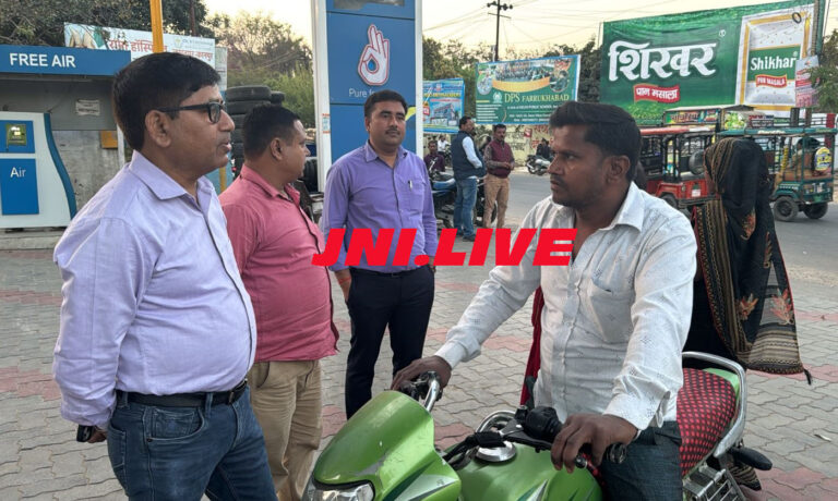 बिना हेलमेट पेट्रोल लेते 25 वाहनों के चालान, 95 हजार जुर्माना