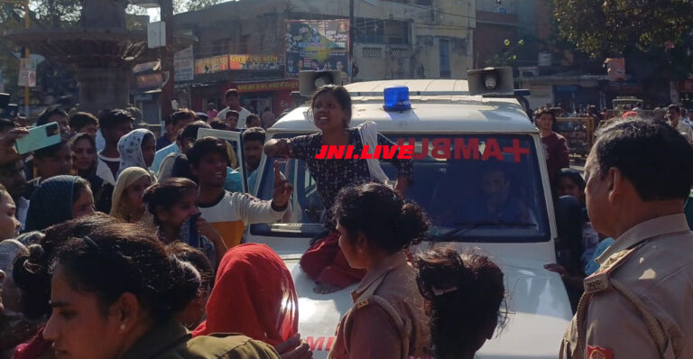 शव एम्बुलेंस में रख सड़क पर लगाया जाम, पुलिस नें झड़प