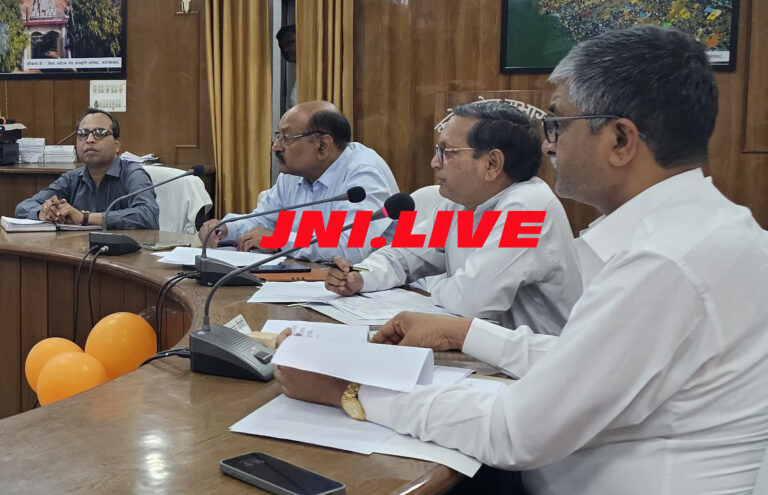 तालाबों व नालियों की सफाई, एन्टी लार्वा का छिड़काव के निर्देश
