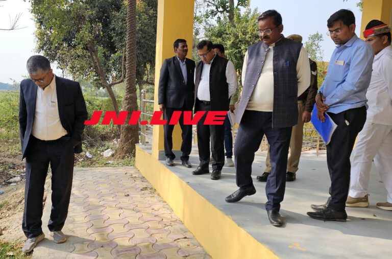 निर्माणाधीन कथा पंडाल की गुणवत्ता मिली खराब