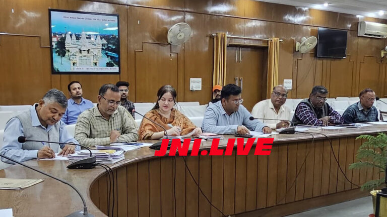 लंबित आवेदनों के जल्द निस्तारण के दिये निर्देश