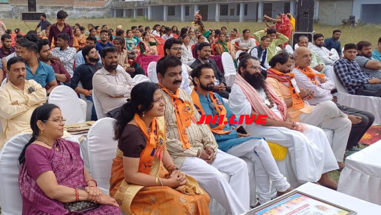 एबीवीपी के रंगोत्सव में फूलों की होली