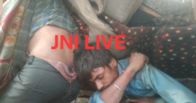 ट्रक खड्ड में पलटने से चालक की मौत, हेल्पर गंभीर