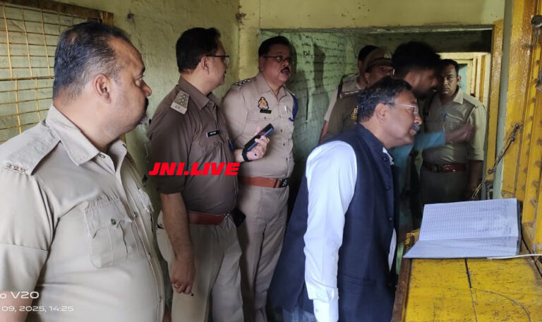एसडीएम व सीओ ने शराब दुकानों का किया निरीक्षण