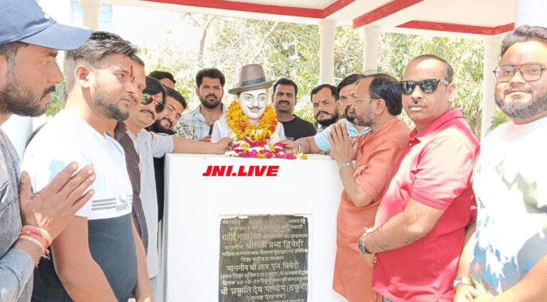 शहीद दिवस पर भगत सिंह, सुखदेव और राजगुरु को दी श्रद्धांजलि