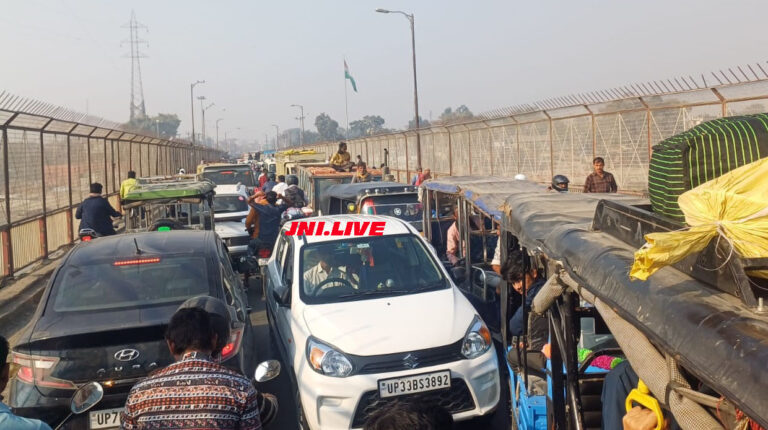 पांचाल घाट पुल पर लगा लंबा जाम, घंटो फंसे रहे राहगीर