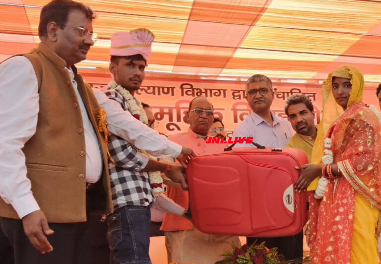 एक ही परिसर में वैदिक मंत्रोच्चार व कलमा के बीच एक दूसरे के हुए 170 जोड़े