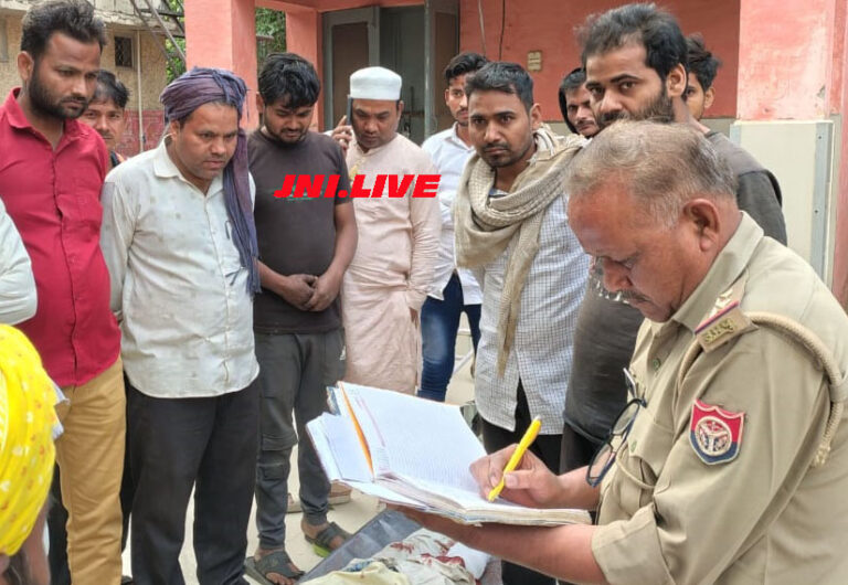 तेज आंधी में पेड़ गिरने से किसान की मौत