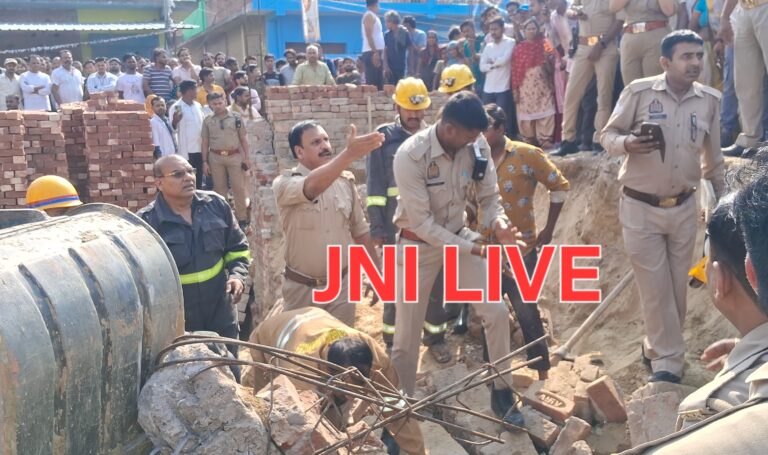बड़ी खबर: निहास खोदते समय दीवार गिरी, कई मजदूर दबे, रेस्क्यू जारी