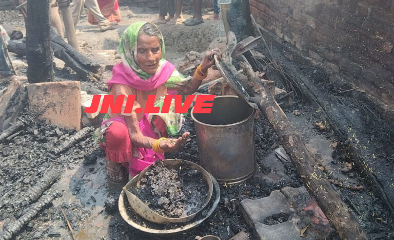 बहन की शादी का दहेज बचाने में झुलस गया मासूम, पांच झोपड़ी राख, दो मबेशी जिंदा जले