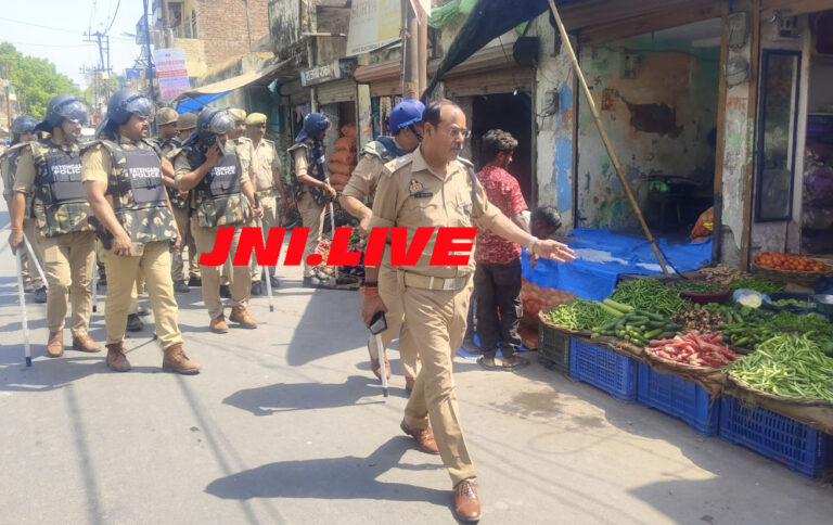वक्फ संशोधन बिल को लेकर अलर्ट पर पुलिस, फ्लेग मार्च