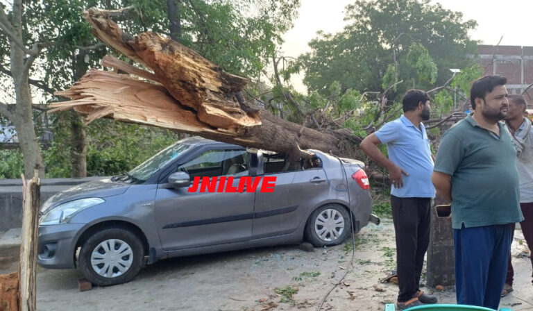 तेज आंधी के साथ बारिश व ओलावृष्टि से किसानों को भारी नुकसान