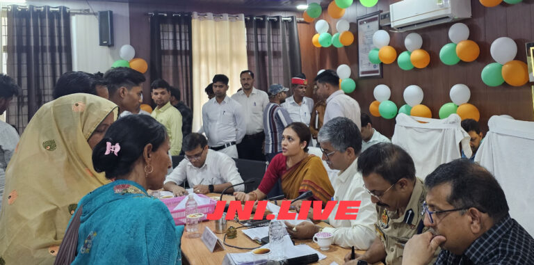 समाधान दिवस में राजस्व व पुलिस की सर्वाधिक शिकायतें