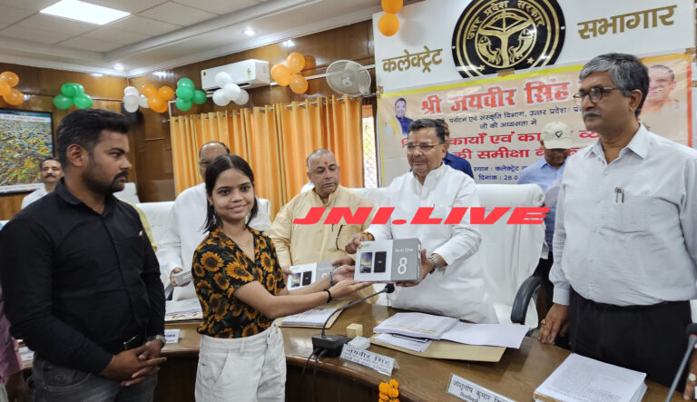 शमशान घाट से पंचालघाट पुल तक सांसद ने की सड़क बनबाने की मांग
