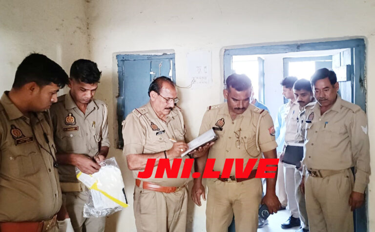 रेलवे आवास में राजमिस्त्री की कुदाल सिर में मारकर हत्या