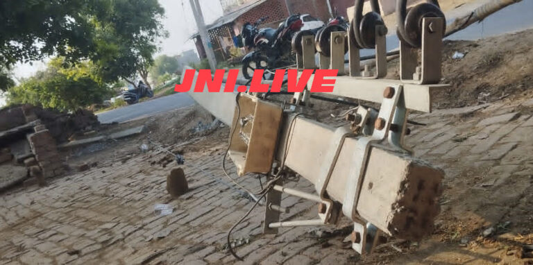 आंधी में टूटे 600 पोल,1 करोड़ 25 लाख का नुकसान