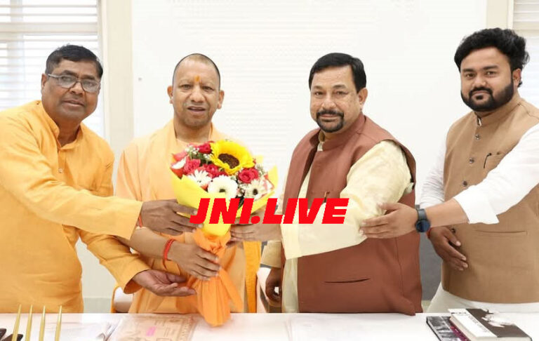 फर्रुखाबाद विकास प्राधिकरण की स्थापना को सीएम योगी से मिले सांसद