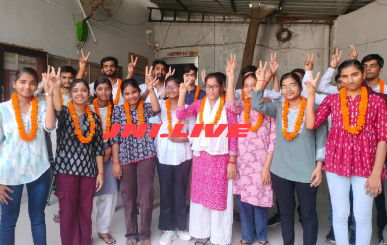 हाईस्कूल की परीक्षा में भव्या, इंटर में अर्पित जिला टॉप